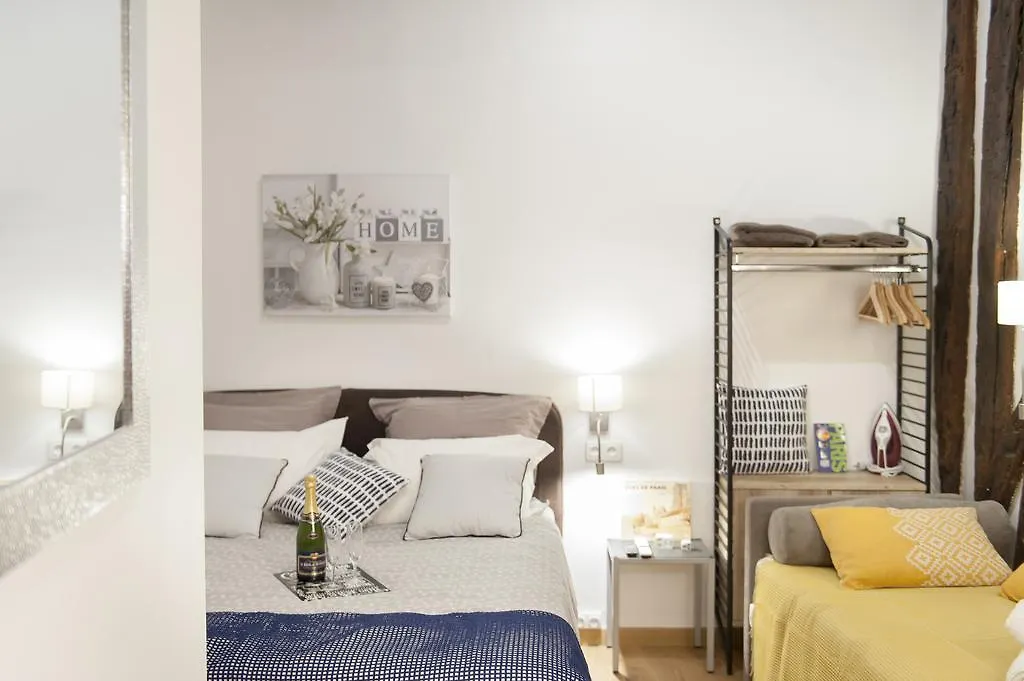 Petit Marais Apartment Paris